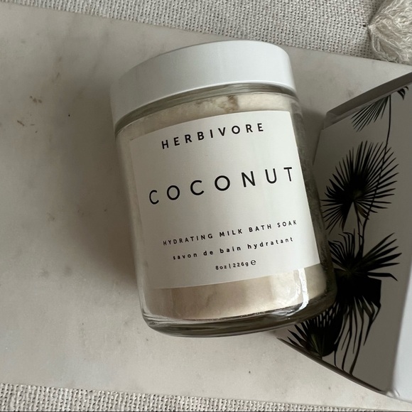 Herbivore coconut hydrating milk bath soak - Picture 7 of 16
